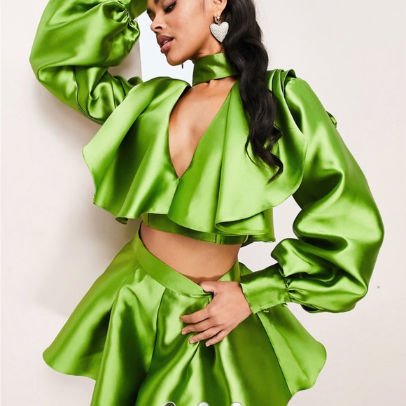 Elegant Green Satin Skort Set - Picture 4 of 4